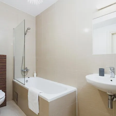 3-bedroom With Balcony- Krowoderska * クラクフ