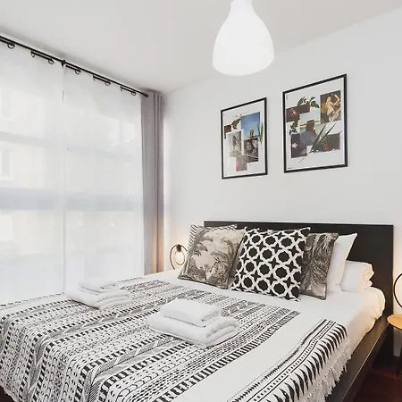 3-bedroom With Balcony- Krowoderska * クラクフ