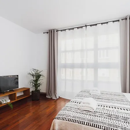 3-bedroom With Balcony- Krowoderska * Krakow