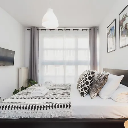 3-bedroom With Balcony- Krowoderska *