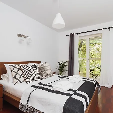 3-bedroom With Balcony- Krowoderska *