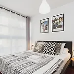 3-bedroom With Balcony- Krowoderska * Краков